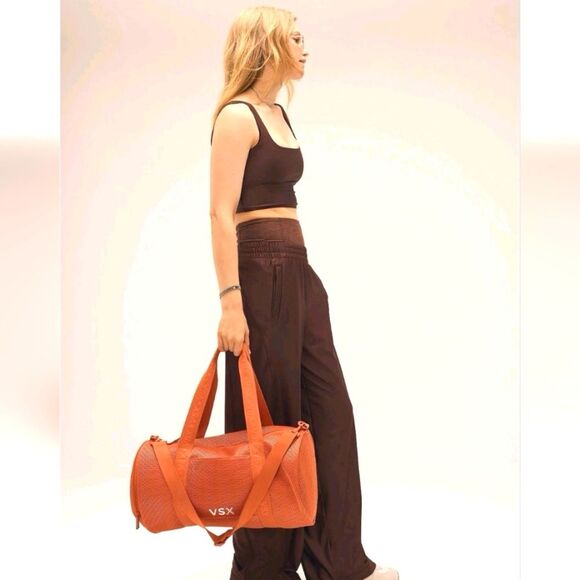 VSX Sports Duffle Bag W Shoe Compartment In Vibrant Mesh Orange NEW MSRP $60 - Picture 13 of 16